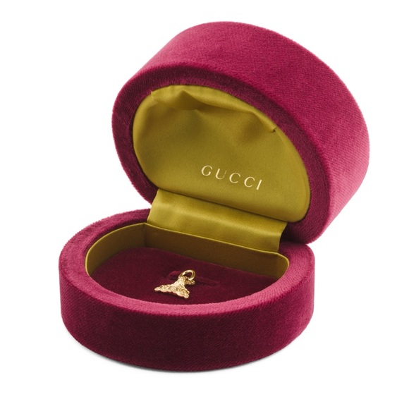 Gucci Tail Fin Charm In Yellow Gold NWT - Picture 2 of 13